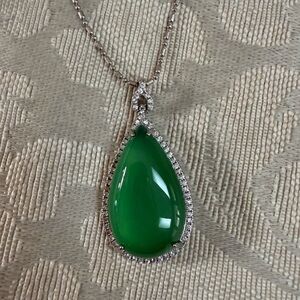 Elegant Green Teardrop Pendant Necklace